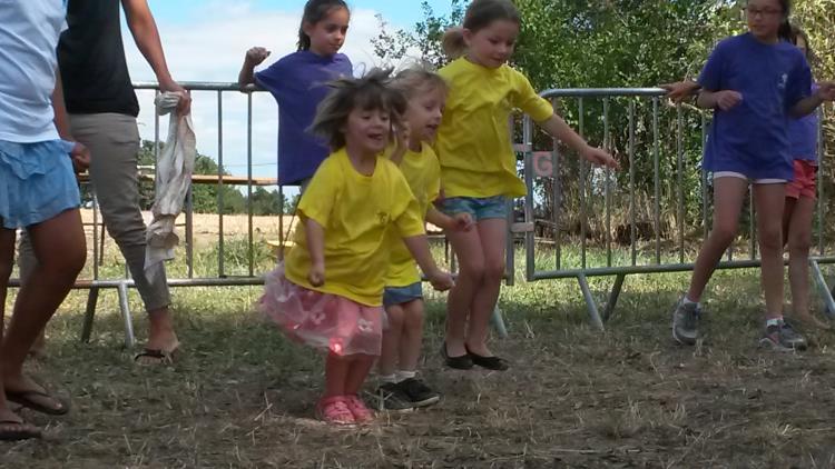 Jeux d'enfants à Escayre (2)