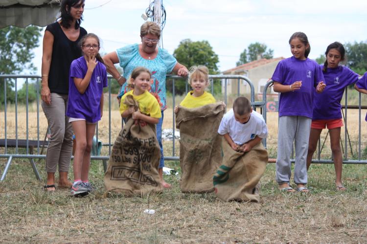 Jeux d'enfants à Escayre (89)