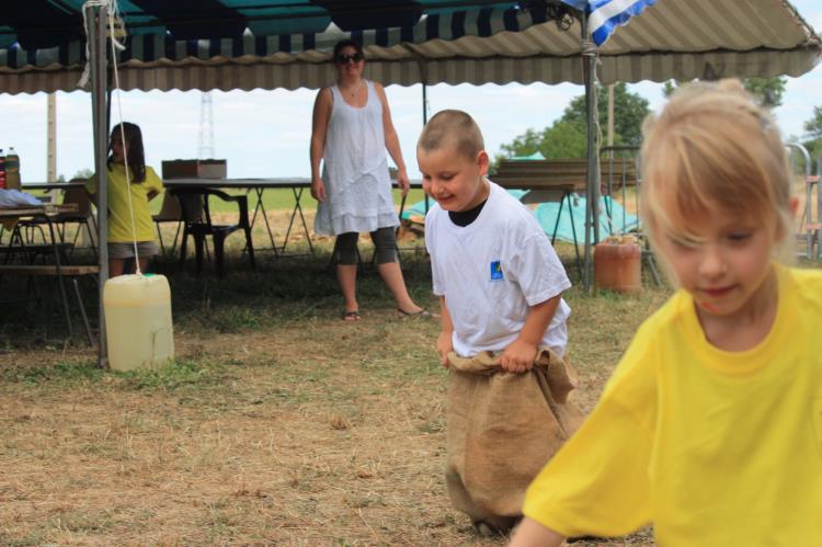 Jeux d'enfants à Escayre (99)