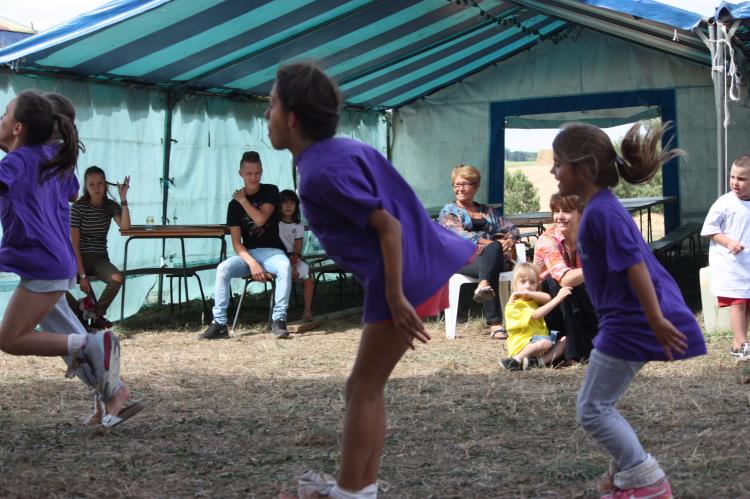 Jeux d'enfants à Escayre (200)