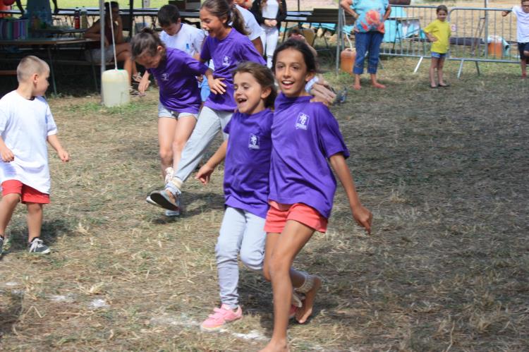 Jeux d'enfants à Escayre (260)