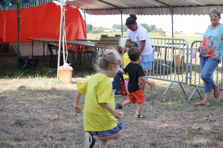 Jeux d'enfants à Escayre (310)