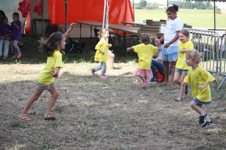 Jeux d'enfants à Escayre (298)