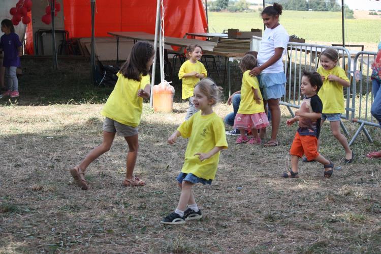 Jeux d'enfants à Escayre (300)