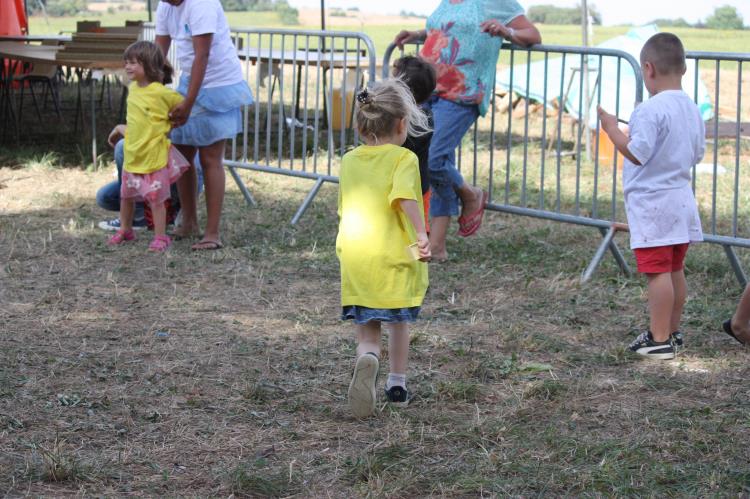 Jeux d'enfants à Escayre (313)